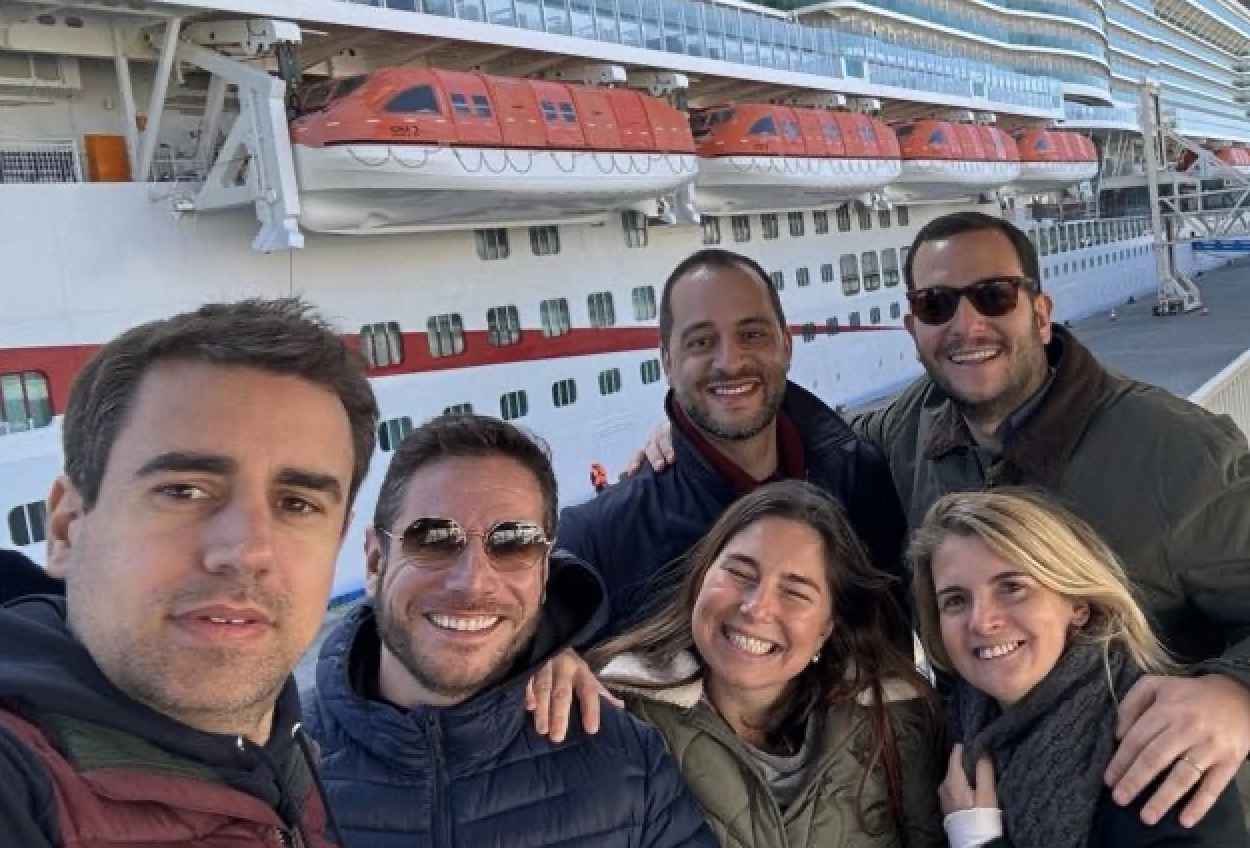 The Mushie team together - six Portuguese entrepreneurs passionate about mushroom growing